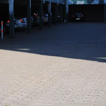 Haus Hanseatic, 210 *